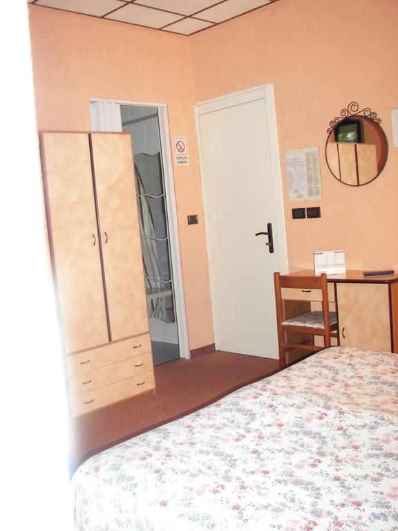 Albergo Sangrila Lanzo Torinese Δωμάτιο φωτογραφία