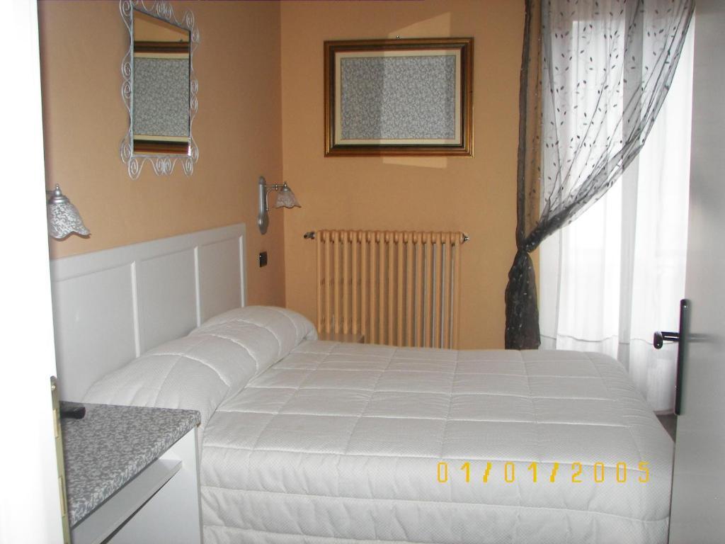 Albergo Sangrila Lanzo Torinese Δωμάτιο φωτογραφία