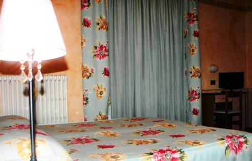 Albergo Sangrila Lanzo Torinese Εξωτερικό φωτογραφία