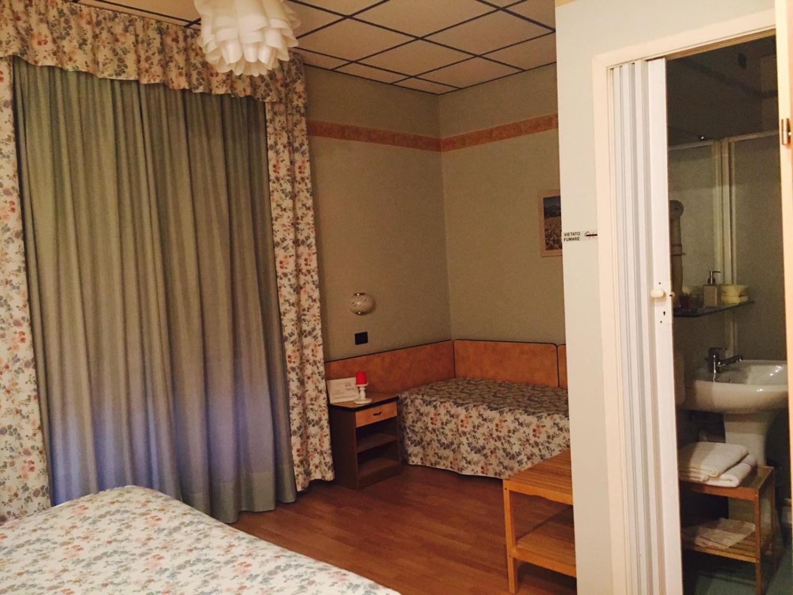 Albergo Sangrila Lanzo Torinese Δωμάτιο φωτογραφία