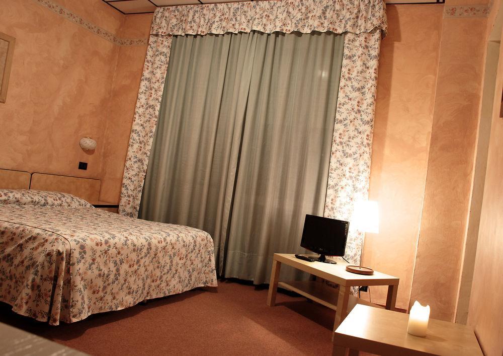 Albergo Sangrila Lanzo Torinese Εξωτερικό φωτογραφία